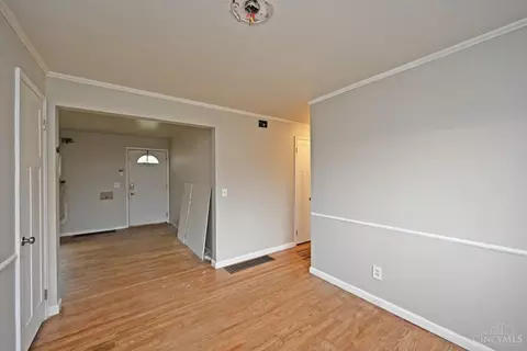 Living - 6753 Golfway Dr, Cincinnati, OH 45239 photo 5 of 5