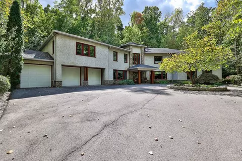 401 Galbraith Rd, Wyoming, OH 45215