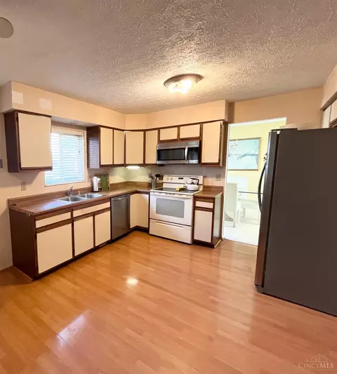 Kitchen - 7992 Autumnwind Dr, Cincinnati, OH 45249 photo 2 of 3