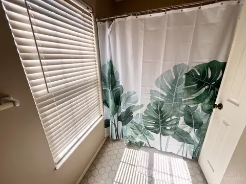 Bath - 7992 Autumnwind Dr, Cincinnati, OH 45249 photo 4 of 6