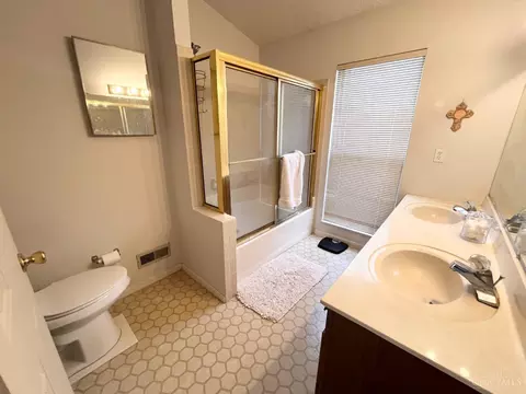 Bath - 7992 Autumnwind Dr, Cincinnati, OH 45249 photo 2 of 6