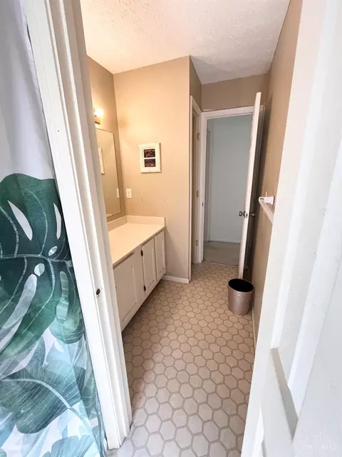 Bath - 7992 Autumnwind Dr, Cincinnati, OH 45249 photo 6 of 6