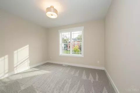 Bedroom - 3219 Gilbert Ave, Cincinnati, OH 45207 photo 2 of 6