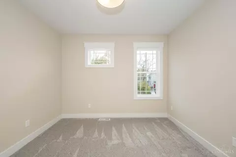 Bedroom - 3219 Gilbert Ave, Cincinnati, OH 45207 photo 6 of 6