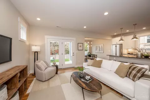 Living - 3219 Gilbert Ave, Cincinnati, OH 45207 photo 1 of 3