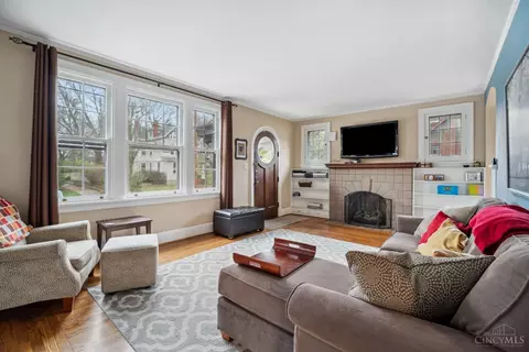 Living - 3308 Morrison Ave, Cincinnati, OH 45220 photo 1 of 2