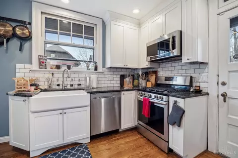Kitchen - 3308 Morrison Ave, Cincinnati, OH 45220 photo 4 of 4