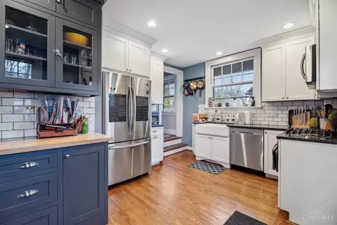 Kitchen - 3308 Morrison Ave, Cincinnati, OH 45220 photo 3 of 4