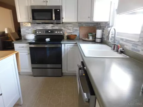 Kitchen - 10653 Mill Rd, Cincinnati, OH 45240 photo 2 of 4