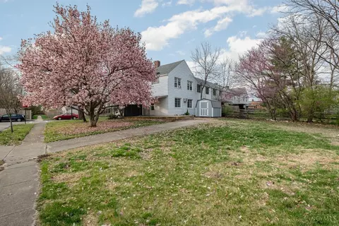 Exterior - 12 Ashby St, Greenhills, OH 45218 photo 4 of 5