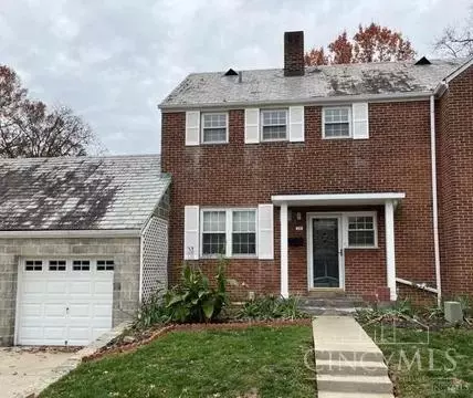 28 Burnham St, Greenhills, OH 45218