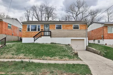 3044 Westknolls Ln, Cincinnati, OH 45211