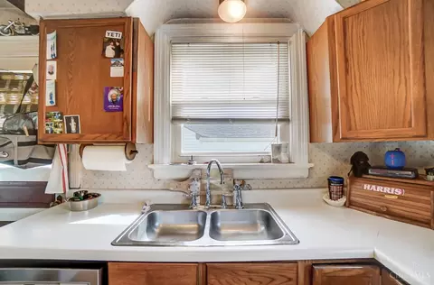 Kitchen - 3459 Ebenezer Rd, Cincinnati, OH 45248 photo 2 of 2