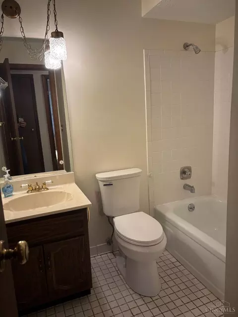 Bath - 1793 Springdale Rd, Cincinnati, OH 45231 photo 2 of 3