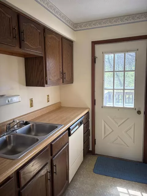 Kitchen - 1793 Springdale Rd, Cincinnati, OH 45231 photo 1 of 3