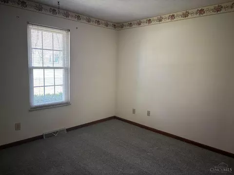 Bedroom - 1793 Springdale Rd, Cincinnati, OH 45231 photo 2 of 3