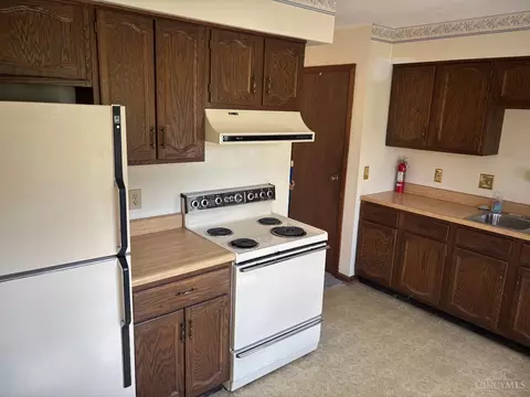 Kitchen - 1793 Springdale Rd, Cincinnati, OH 45231 photo 3 of 3