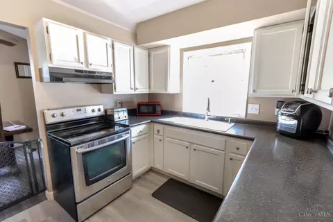 Kitchen - 3656 Parfore Ct, Cincinnati, OH 45245 photo 2 of 2