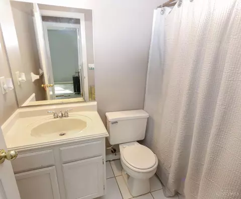 Bath - 3656 Parfore Ct, Cincinnati, OH 45245 photo 1 of 2