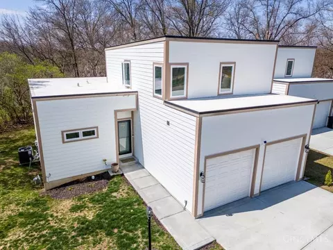 1 Dewitt Ct, Greenhills, OH 45218