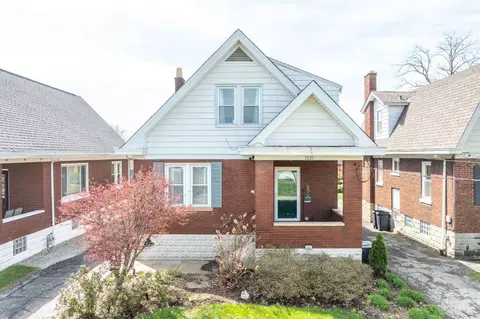 3221 Phoenix Ave, Cheviot, OH 45211