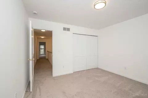 Bedroom - 7276 Galbraith Rd, Cincinnati, OH 45243 photo 5 of 8