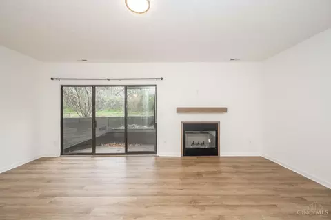 Living - 7276 Galbraith Rd, Cincinnati, OH 45243 photo 4 of 8