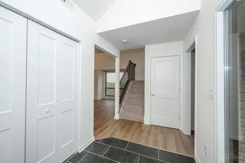 Entry Way - 7276 Galbraith Rd, Cincinnati, OH 45243 photo 5 of 6