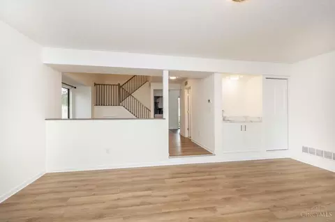 Living - 7276 Galbraith Rd, Cincinnati, OH 45243 photo 3 of 8