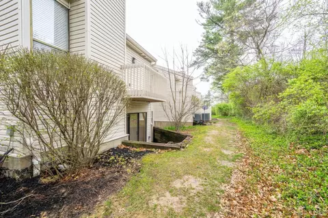 Exterior - 7276 Galbraith Rd, Cincinnati, OH 45243 photo 8 of 13