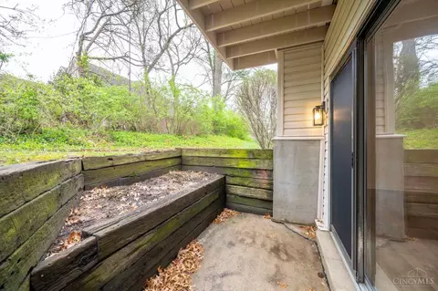 Exterior - 7276 Galbraith Rd, Cincinnati, OH 45243 photo 6 of 13