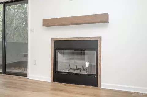 Living - 7276 Galbraith Rd, Cincinnati, OH 45243 photo 5 of 8