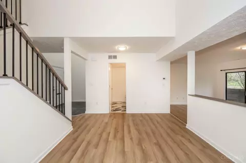 Living - 7276 Galbraith Rd, Cincinnati, OH 45243 photo 6 of 8