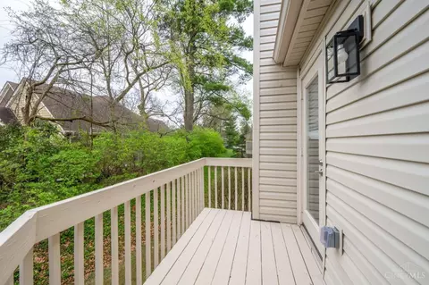 Exterior - 7276 Galbraith Rd, Cincinnati, OH 45243 photo 7 of 13