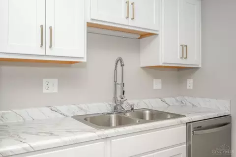 Kitchen - 7276 Galbraith Rd, Cincinnati, OH 45243 photo 2 of 4