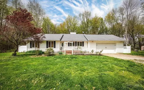 4092 Snowhill Rd, Fayetteville, OH 45118
