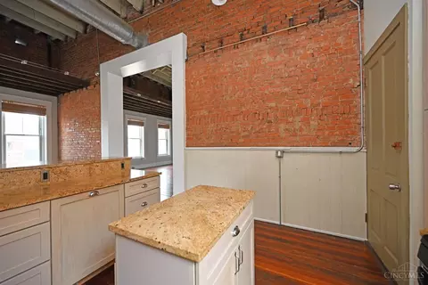 1420 Main St, Cincinnati, OH 45202 photo 12