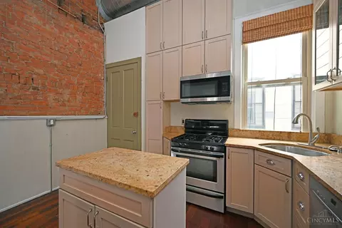 1420 Main St, Cincinnati, OH 45202 photo 11