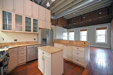 1420 Main St, Cincinnati, OH 45202 photo 9