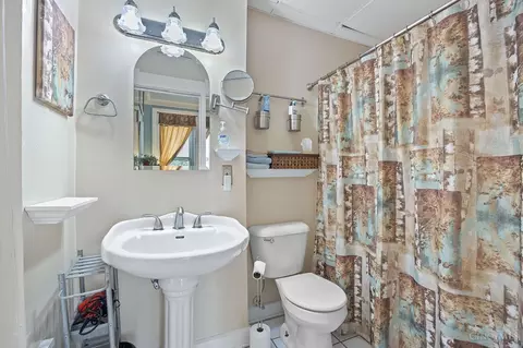 Bath - 815 Elm St, Cincinnati, OH 45202 photo 1 of 1