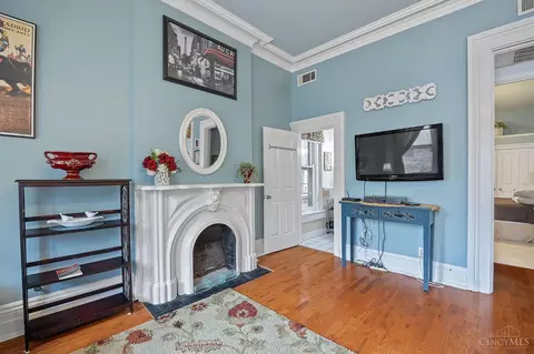 Living - 815 Elm St, Cincinnati, OH 45202 photo 4 of 4