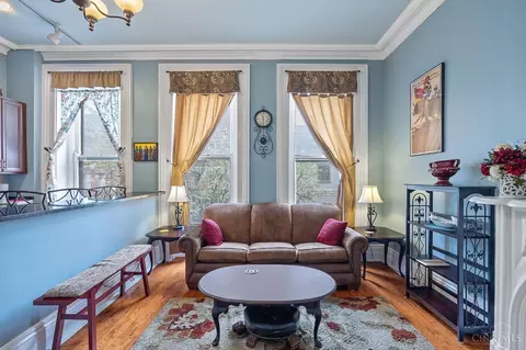 Living - 815 Elm St, Cincinnati, OH 45202 photo 2 of 4