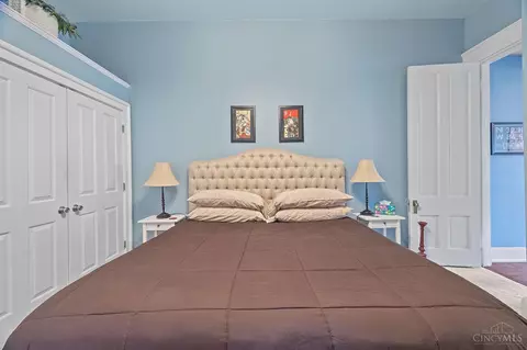 Bedroom - 815 Elm St, Cincinnati, OH 45202 photo 3 of 4