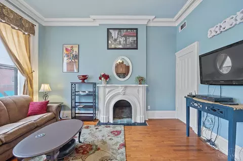 Living - 815 Elm St, Cincinnati, OH 45202 photo 3 of 4