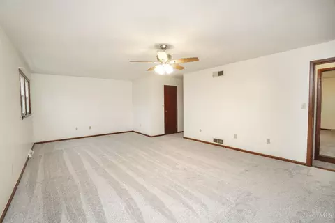 2276 Deblin Dr, Cincinnati, OH 45239 photo 23
