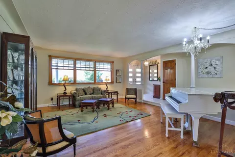 10108 Lochcrest Dr, Cincinnati, OH 45231 photo 7