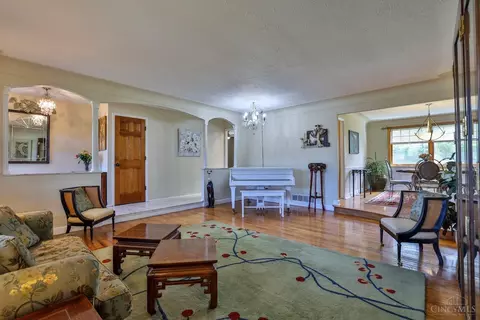 10108 Lochcrest Dr, Cincinnati, OH 45231 photo 8