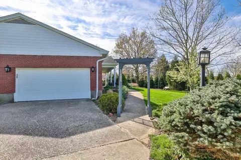 10108 Lochcrest Dr, Cincinnati, OH 45231 photo 52