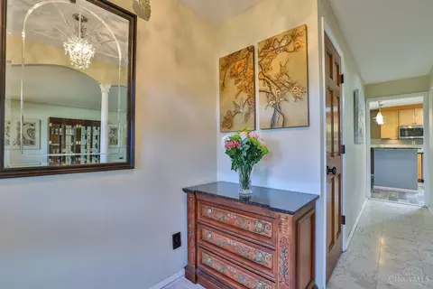 10108 Lochcrest Dr, Cincinnati, OH 45231 photo 6