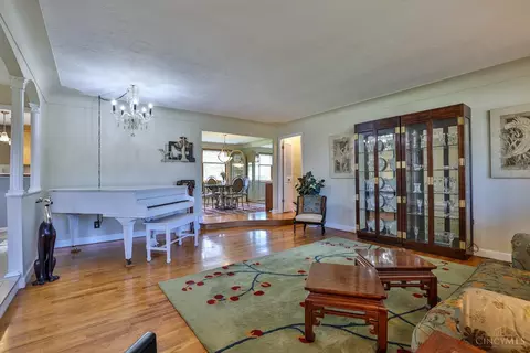 10108 Lochcrest Dr, Cincinnati, OH 45231 photo 9